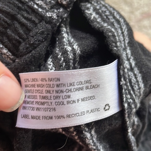 Universal Thread M black and white stripe casual short with pockets - Picture 11 of 11